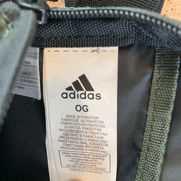 Adidas small cross body nylon bag. - Picture 4 of 7